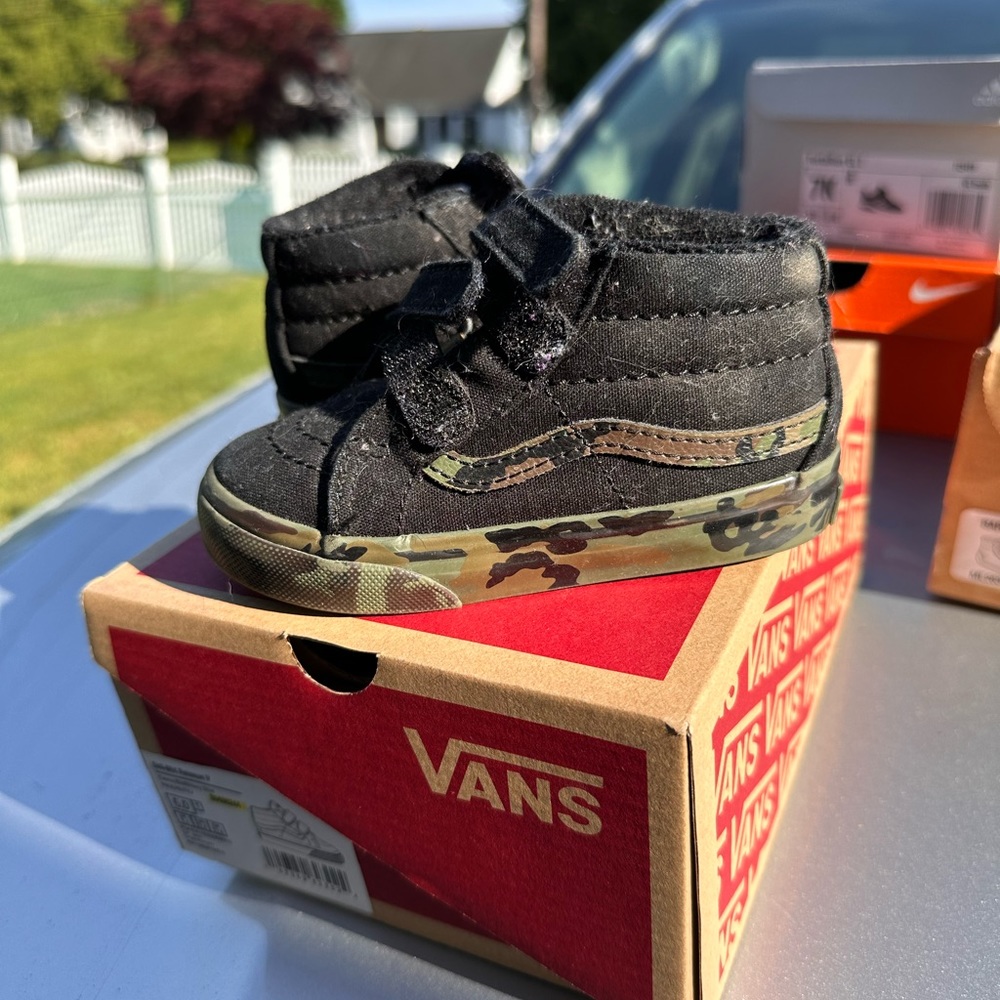 Camp Vans size 6